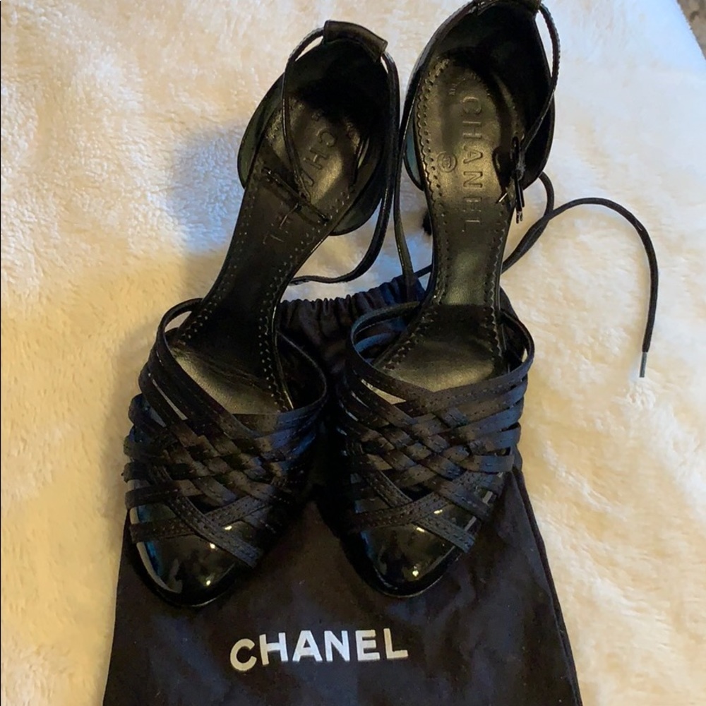 CHANEL black 2.5 inch heels